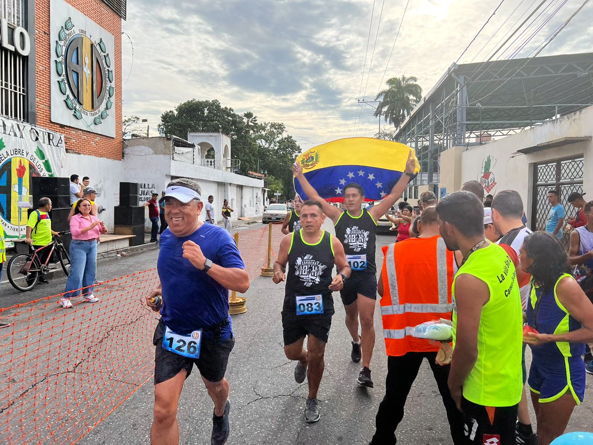 ADOrg_Laraof's tweet photo. #25Sep | @ADemocratica  en Resistencia seccional Lara corrió por Venezuela 🇻🇪
Se realizó la 8va Edición de la Carrera 10K ¡Lo Bueno Vuelve! 
¡Felicitaciones a @JAD_Lara por su excelente trabajo con organización y disciplina!
#ADvaConProsperi https://t.co/SFSIsPwQky