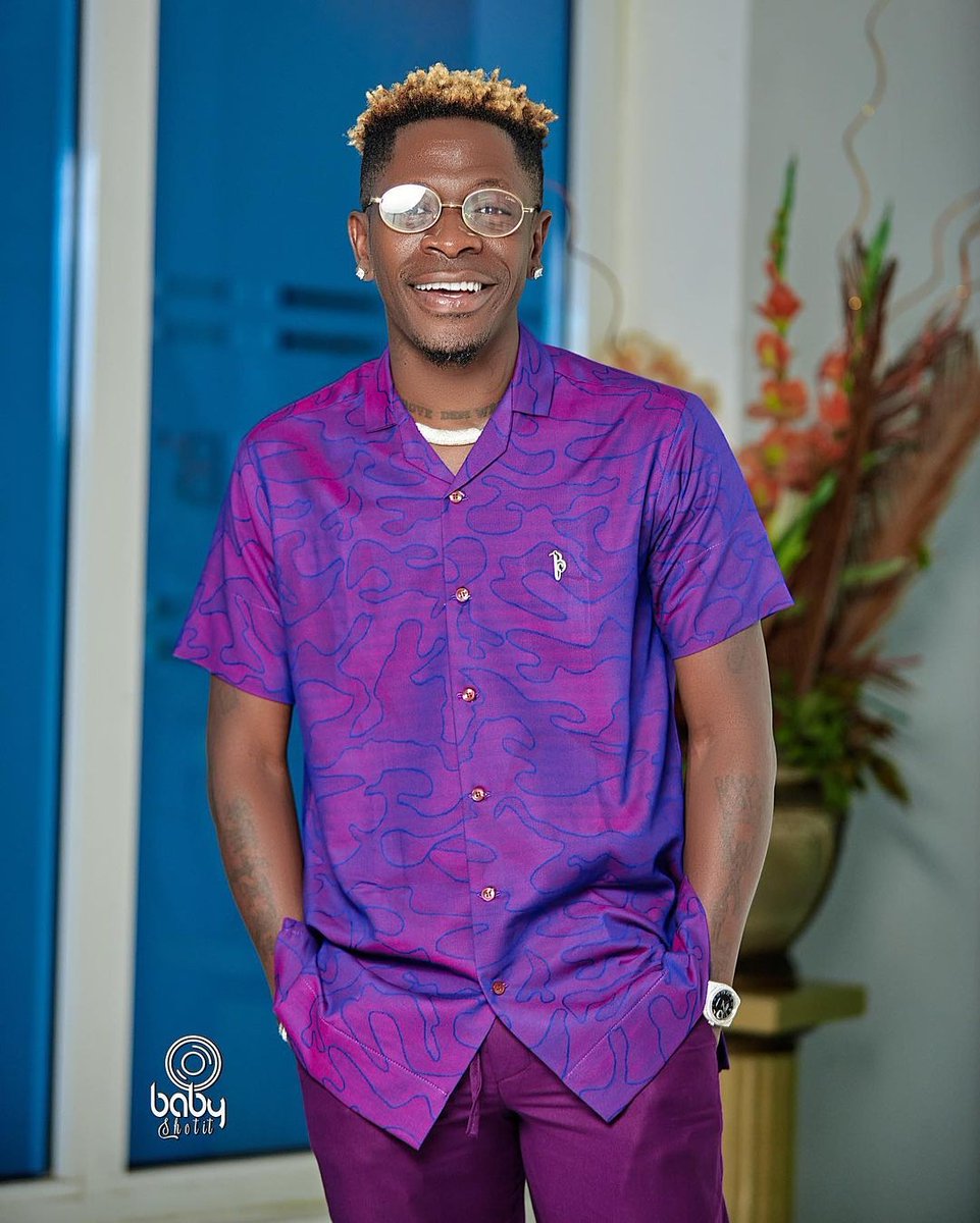 The industry don't respect and appreciate this great man! But his fans will always fight for his right! 

Shatta Wale ❤