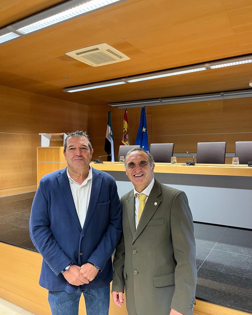 Este viernes, el presidente de CEADE Diego A. Hernández fue invitado por Nahun Álvarez, Director del centro penitenciario de Cáceres a los actos oficiales de la celebración de Ntra. Sra. de la Merced en el complejo San Francisco 
#Empresariosyautonomoscomotú
#ceadeextremadura