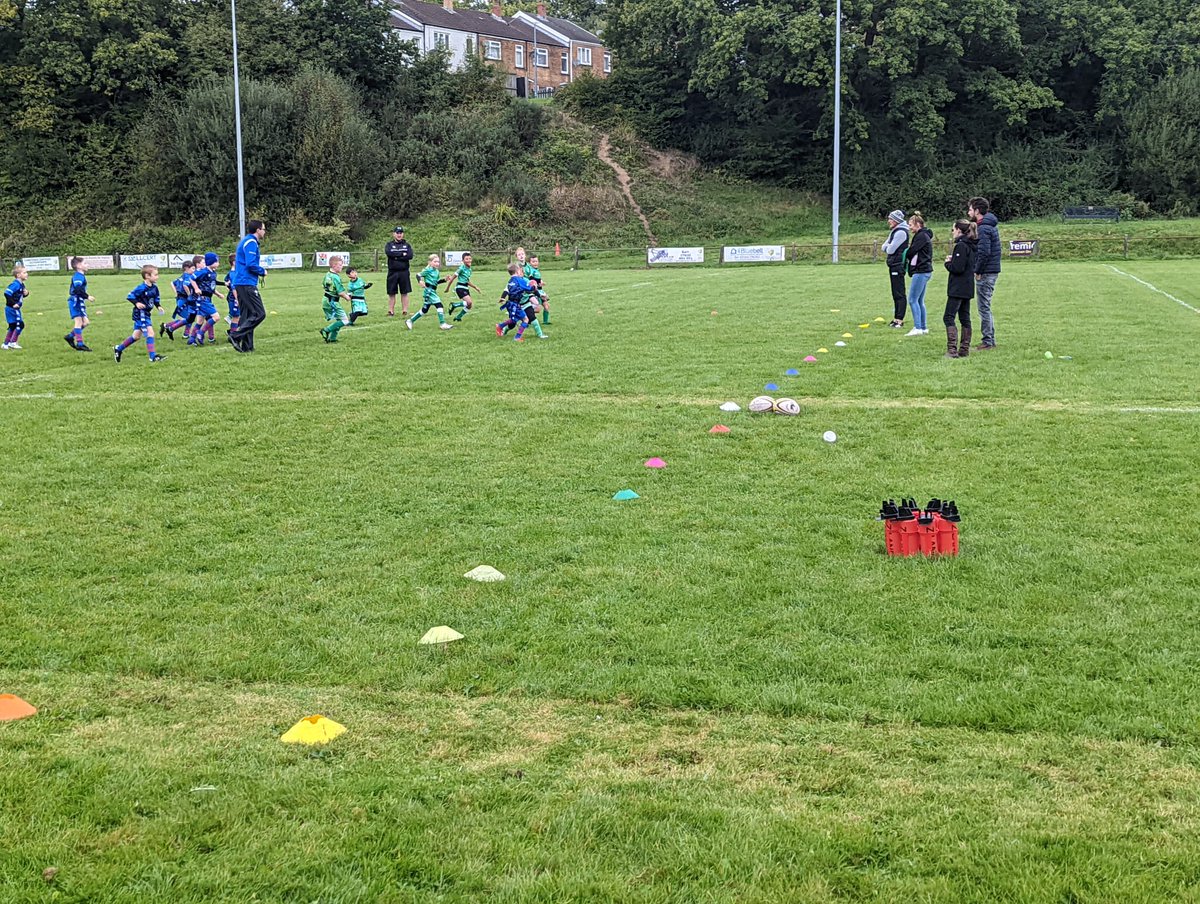 GlaisRFCJuniors's tweet photo. A big thank to @BrynammanRFC for the welcome this morning 👏

All our players had fun playing some great tag rugby in both games 🏉 and they all enjoyed the hot dogs after the game 🌭

We look forward to welcoming you down to @Glais_RFC https://t.co/0VHUleXLBs