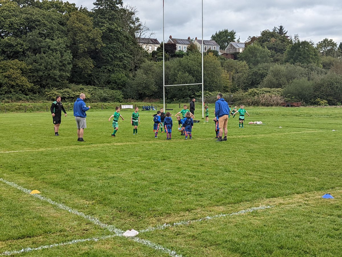 GlaisRFCJuniors's tweet photo. A big thank to @BrynammanRFC for the welcome this morning 👏

All our players had fun playing some great tag rugby in both games 🏉 and they all enjoyed the hot dogs after the game 🌭

We look forward to welcoming you down to @Glais_RFC https://t.co/0VHUleXLBs