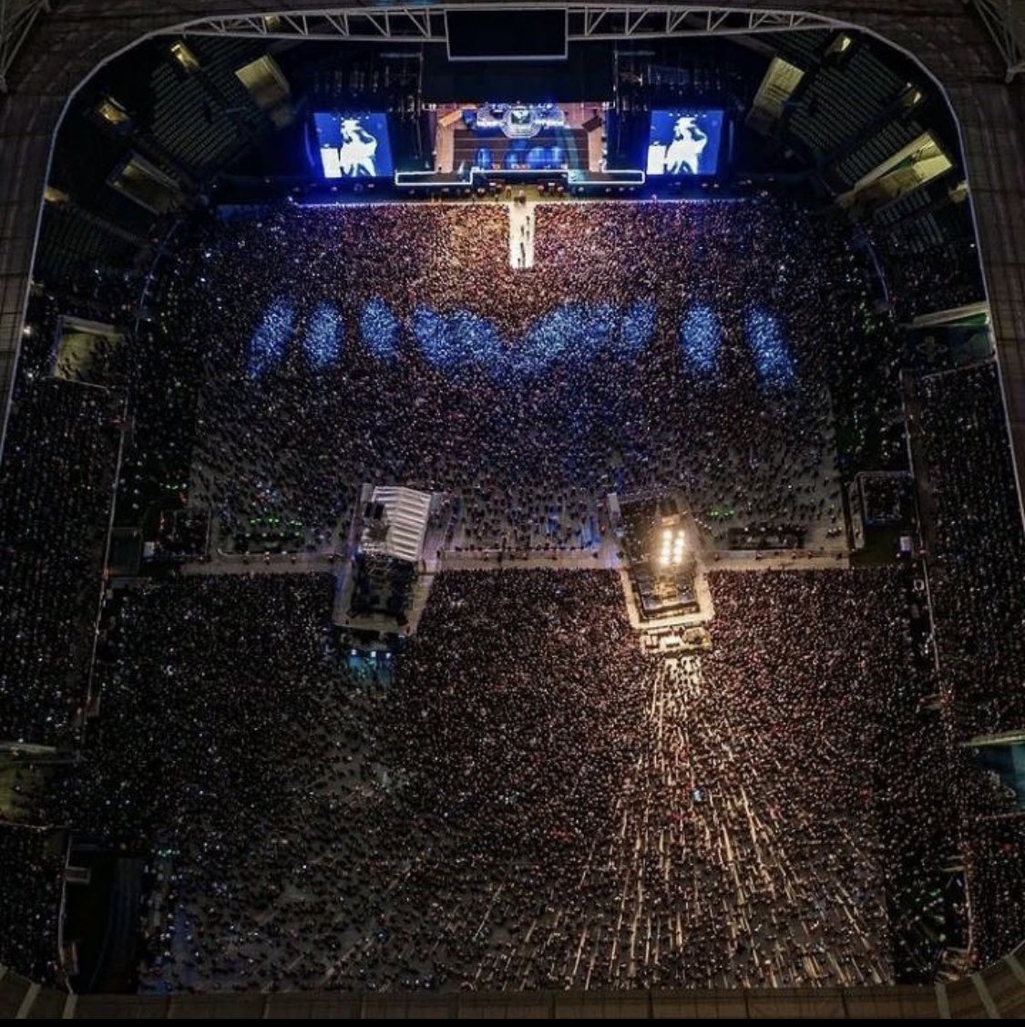 TheGNRGiirl's tweet photo. “they’re old and washed up”
“nobody cares about them anymore”

meanwhile, Guns N’ Fuckin’ Roses: https://t.co/uXnRDqy9AV