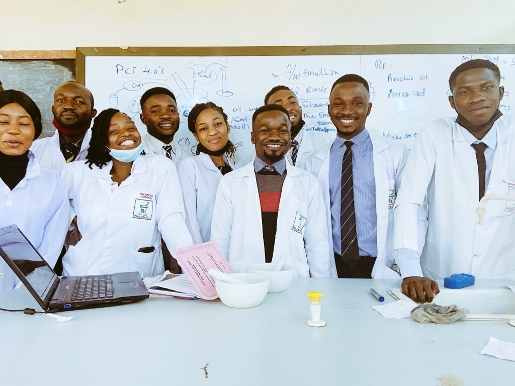 On #WorldPharmacistsDay, we thank all #pharmacy educators who have nurtured great #pharmacists. #WPD2022 

#pharmacistDay 
@pans_unijos @PansBingham @pansnationalsec