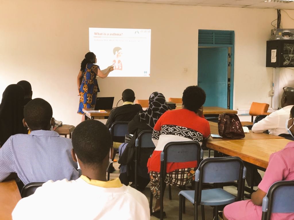 What happens to airways ofpeople with Asthma?- Swelling, reddening, production of Mucus &narrowing On the World Lung Day today @rnantanda continue to sensitise &disseminate @AcaciaStudy findings to parents, teachers &students @nabisunsagirls #AsthmaAwareness #HealthyLungsforAll