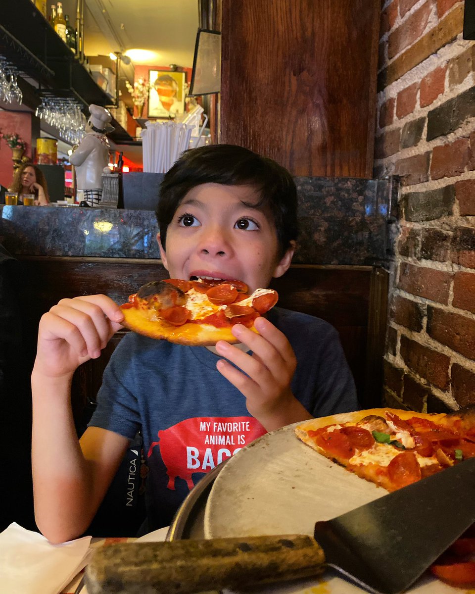 TyMasonDunn's tweet photo. NYC got a 𝙥 𝙞 𝙯 𝙯 𝙖 my heart 🍕.⁣
#tymasondunn #firstpizzeria #lombardispizza #lombardis #nyc #nyckids #kidfoodie #seeyourcity #littleitaly #eeeeeats #foodiegram #feastofsangennaro #sangennaronyc #sangennarofeast #twinkleinmyeye #pizzalover #nycfood #manhattannyc https://t.co/hE0OOVJ4fQ