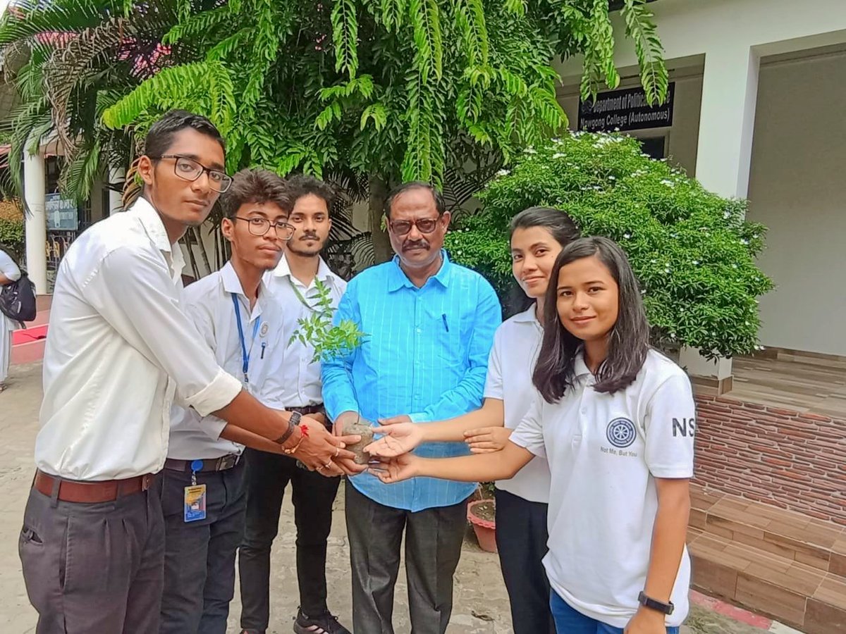 NSSNCA1's tweet photo. Our NSS Volunteers participated in the Inter college quiz, patriotic song and extempore speech competition organized by Gauhati University on NSS DAY  &amp; were able to grab prizes too! #NSS #nssday2022 https://t.co/EHwSs7k27U