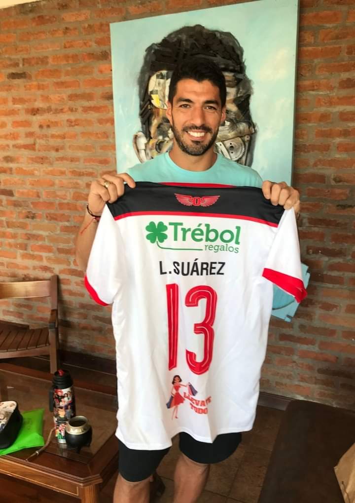 OlimpiaDeMinas's tweet photo. En Olimpia siempre apoyaremos el mensaje que han dejado @LuisSuarez9 y @GarganoOfficial , además de entender perfectamente que la rivalidad es solamente adentro de una cancha, en donde cada uno hace el esfuerzo máximo para que a su equipo le vaya bien. https://t.co/MkRuegKsA7