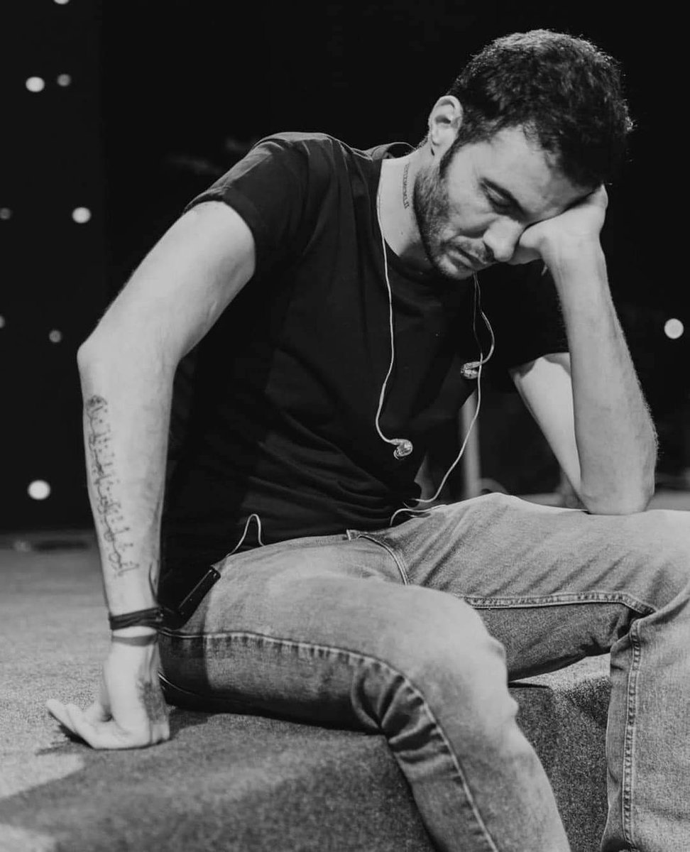 Musical_721's tweet photo. " متوحشنيش عشان النبض جوا القلب ميوجعنيش عشان اقدر اعيش بكره وميفوتنيش عشان يمكن عيوني تنام "
كايروكي - متوحشنيش (روما) ٢٠٢٢ https://t.co/1DCVPVgr22