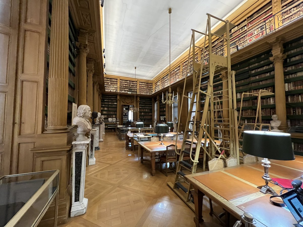 3/5
Am Freitag wurde es erst wieder historisch in der <a href="/BibMazarine/">BibliothèqueMazarine</a>;