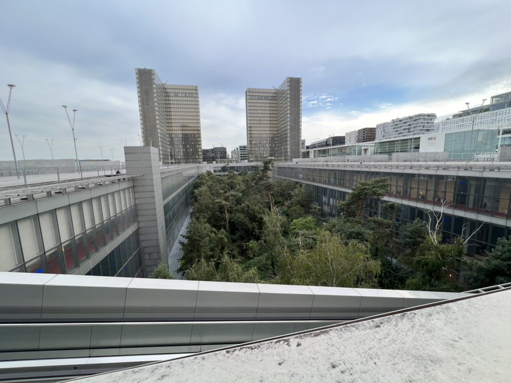 4/5
danach konnte ich noch bei der Führung die besondere Atmosphäre der <a href="/laBnF/">La Bibliothèque nationale de France</a> Francois Mitterand genießen.