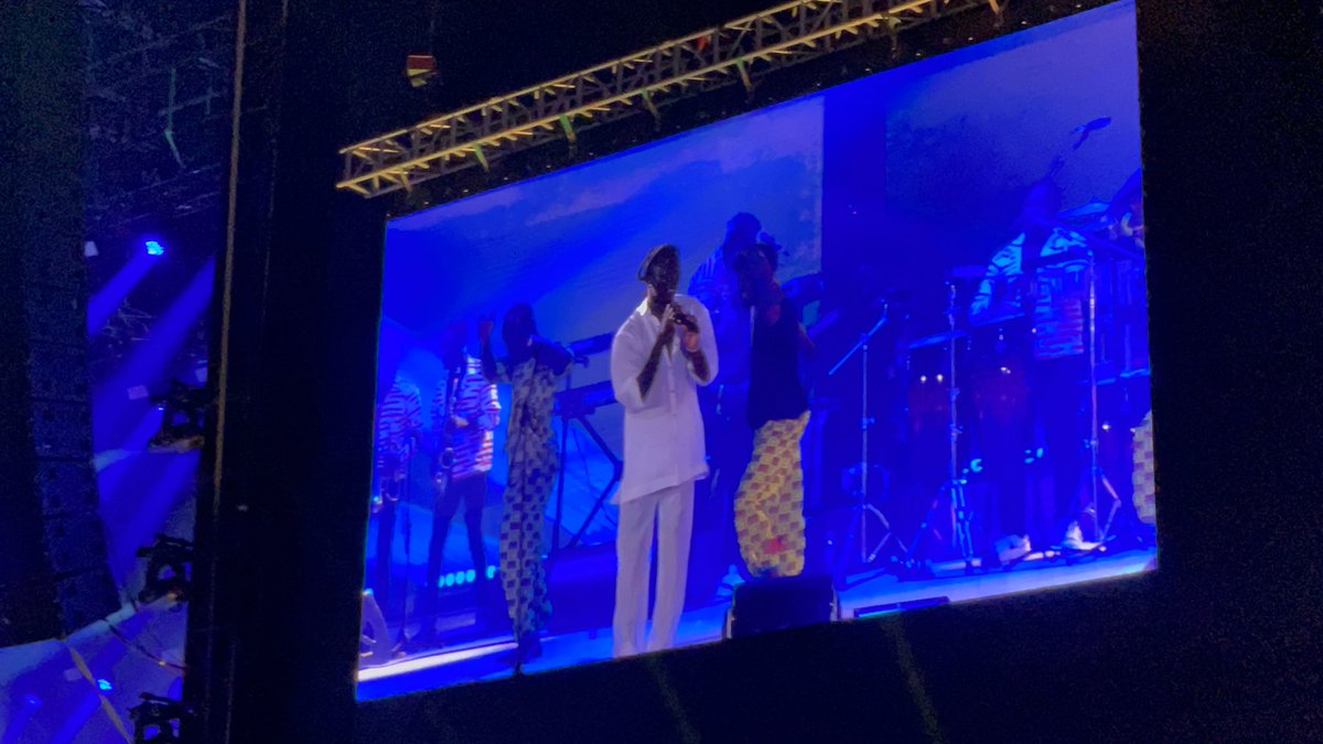 KobbyKyei_'s tweet photo. Stonebwoy’s energy is always TOP TOP!!! Brilliant performance with his BHIM BAND!!! @stonebwoy ✨✨👏👏 #GlobalCitizenFestival https://t.co/gNZ1gbWu2G