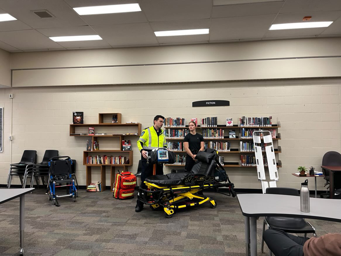 blakelocklib's tweet photo. Halton Region Paramedics present to the Grade 10 Health and Grade 11 SHSM students in the LLC. A great learning experience for all! ๐๐ฏ๐#TABTigerLife #HDSBLibraries https://t.co/ULpl4zKJss