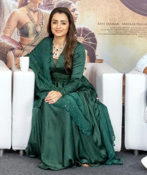 FdgSrKFUYAADddC?format=jpg&name=small