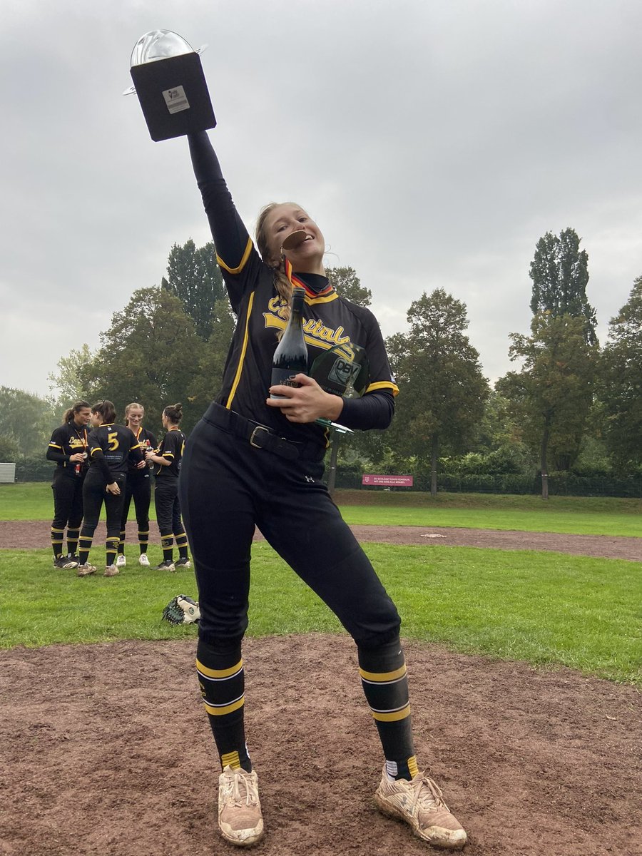 VWUSOFTBALL's tweet photo. Proud of Jessica Goldyn ‘21 &amp; her Bon Capital teammates for winning the German National Championship (the 1st in club history). Goldyn was named MVP after hitting .684 in the playoffs! For the season she hit .569, w/ 27 stolen bases &amp; 25 rbi. Is that good? Asking for D3 friend… https://t.co/skEB29CAnK