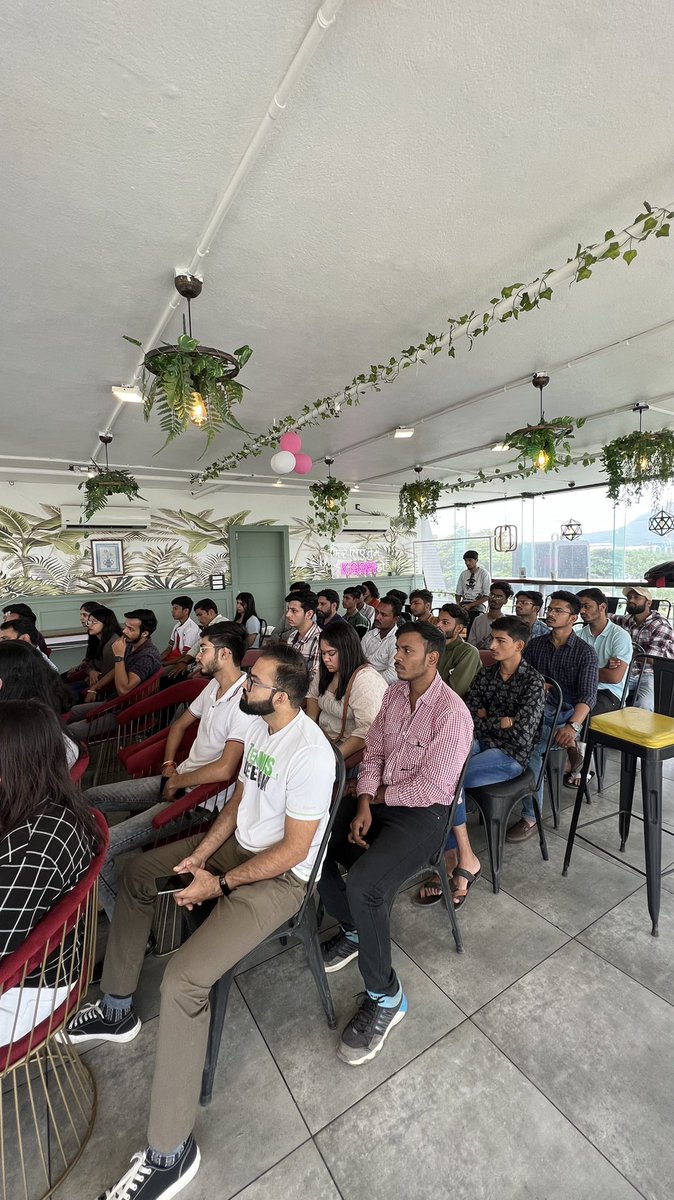 SavishkarMP's tweet photo. Whooping 60+ Aspiring Food Entrepreneurs and Innovators had joined us in the 2nd Edition of ‘Savishkar Insights’.

They’ve learned, “How to build a Food and Beverage Brand from scratch and developing a Franchise Model”. And, How Chai Kaapi started from 1 outlet &amp; opened 19 more. https://t.co/FsFJRXpVXt