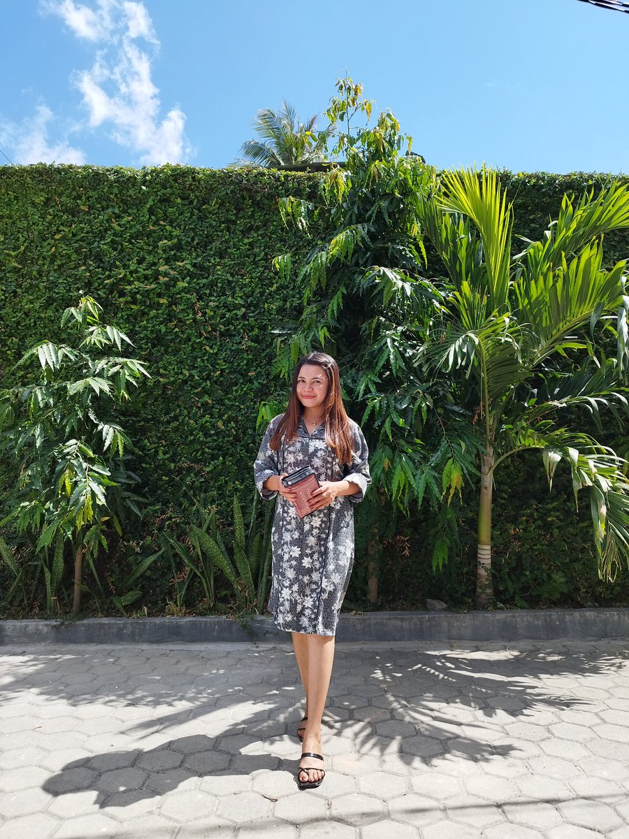 Semua orang mempunyai masalah, dan hal-hal yg kita alami membetuk cara kita memandang dunia dan diri kita sendiri.. Happy Sunday :)