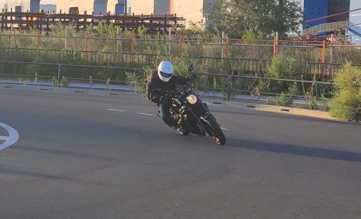 cucck2019's tweet photo. XSR少し走らせてきたけど秋の風を感じました😎
#XSR900 https://t.co/PDyvI3AEoO