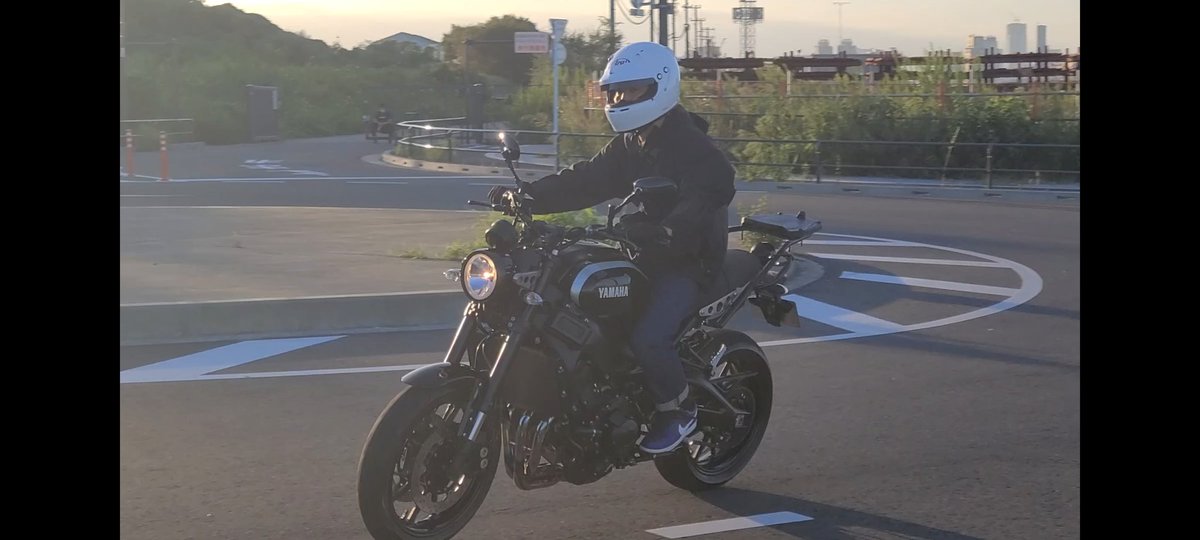 cucck2019's tweet photo. XSR少し走らせてきたけど秋の風を感じました😎
#XSR900 https://t.co/PDyvI3AEoO