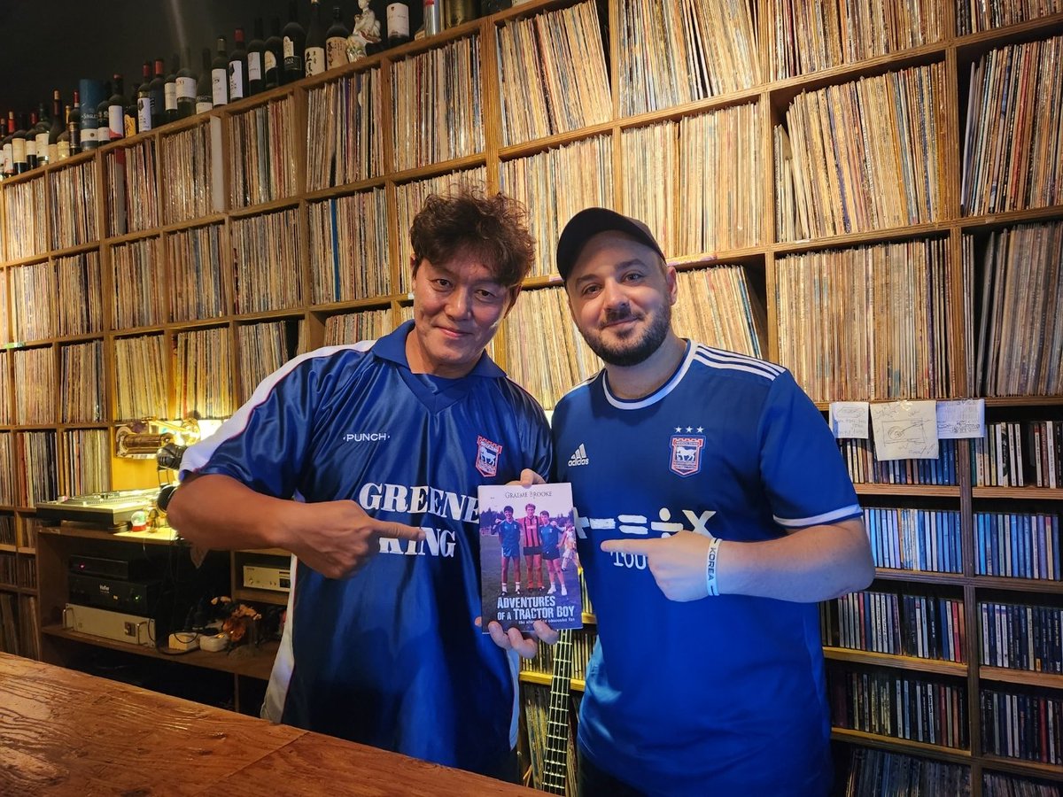 MontyRJordan's tweet photo. Adventures of a Tractor Boy has made it to Seoul. @Advoftractorboy #itfc https://t.co/9BbuMeGKQ2