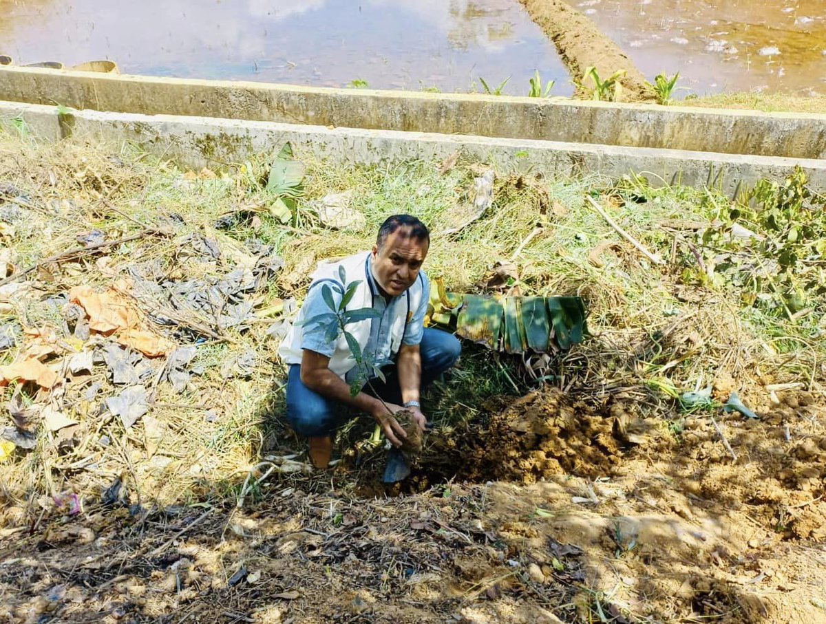 Lions306's tweet photo. District governor's  " Go Green Week" tree planting project by  Lions Club of Nawalapitiya-Kotmale  along with Zone Chairperson Lion Dr. Sandaruwan Liyanage at Rambukpitiya on 2022/09/25. https://t.co/pMG70To769