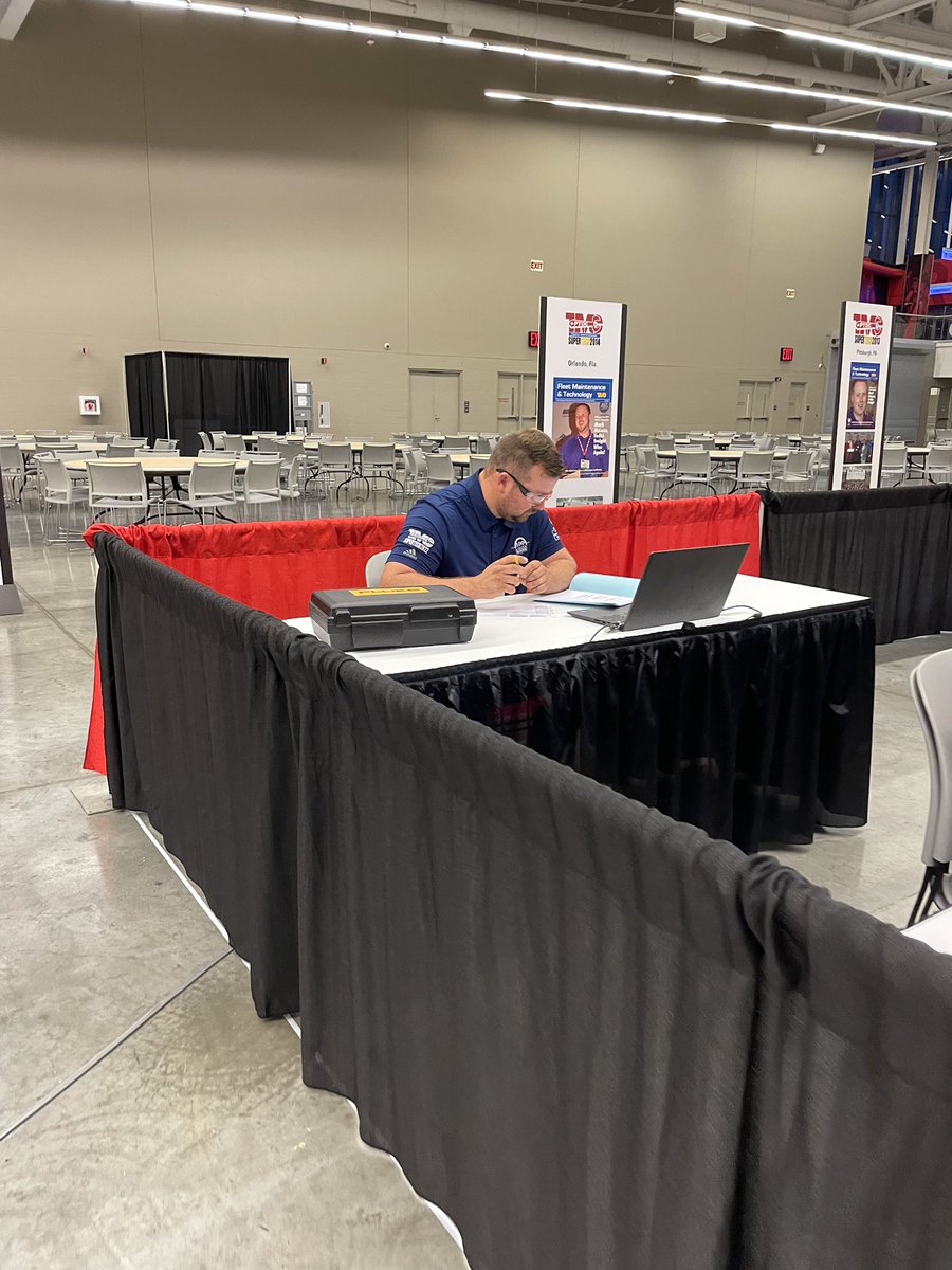 HoganTransport's tweet photo. Join us in wishing Carl & Alex good luck at #TMCSuperTech competition this weekend! #Technicians #YouCanDoIt #TeamHogan https://t.co/JjenEO0d0C