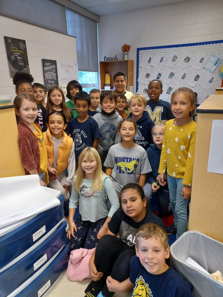 School Spirit and LOTS of it! Go Mustangs! #oakridgemustangs #StartWithHelloWeek