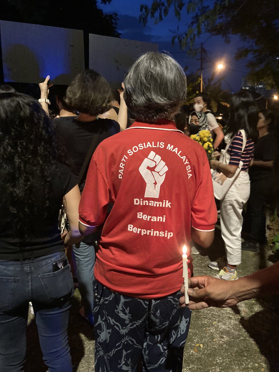 The IvyGram tweet media