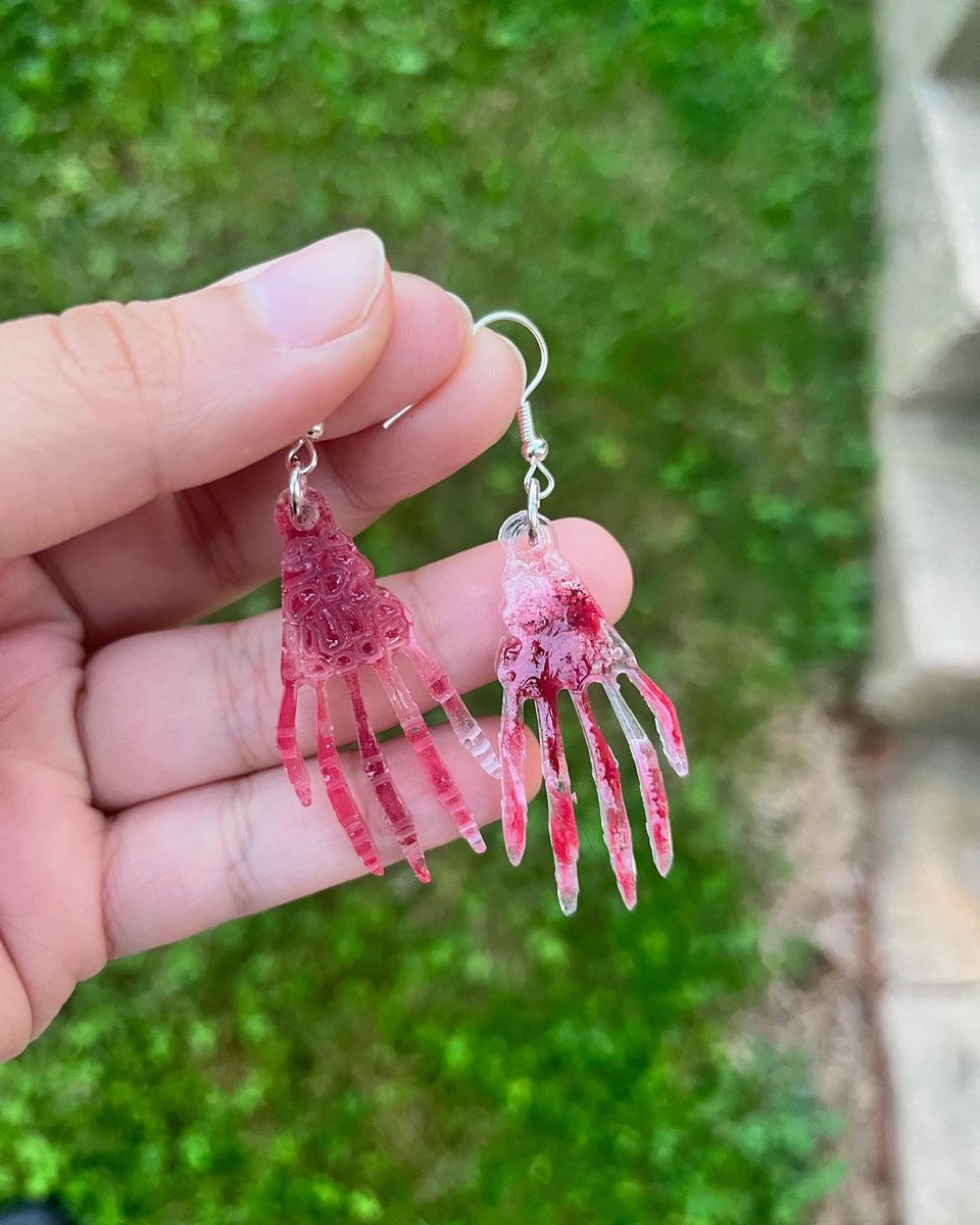 GroovySoulsCS's tweet photo. “Blood On Mee” earrings apart of our Halloween Collection are now AVAILABLE! 

$15 w/ a $5 shipping fee. Get ‘em before they’re gone!❤️🖤

(Name inspiration some of Dea’s fav Dj’s @svddendeath @SlanderOfficial)
#resinart #halloween #spookyseason #homemadejewelry #smallbusiness https://t.co/DMLnbgSz4R
