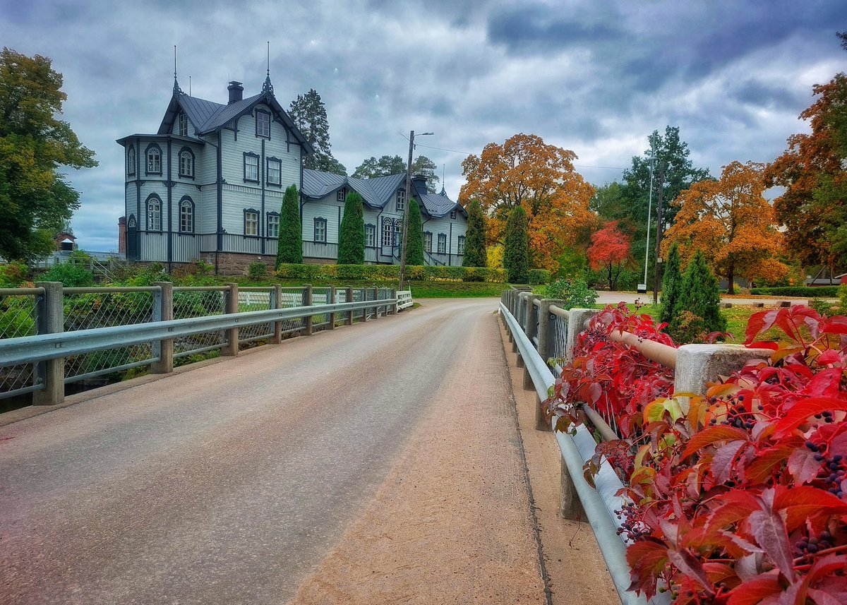 peepux's tweet image. Näe kuinka kauniita asioita sinulle koko ajan tarjoillaan. 📷 
#valokuvaus
#kouvola 
@VerlaMuseo