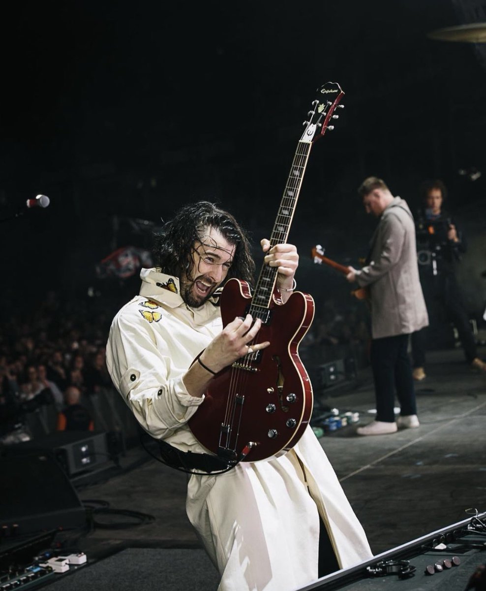 thecourteeners's tweet photo. One year ago today…@EmiratesOT https://t.co/9VSeypmjN1
