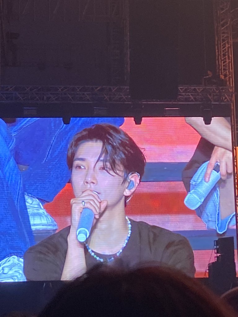 terkodok's tweet photo. ending ment joshua said ‘we should be the one giving you guys energy but you are the ones giving us energy instead’🥹 https://t.co/rikAULlyRd