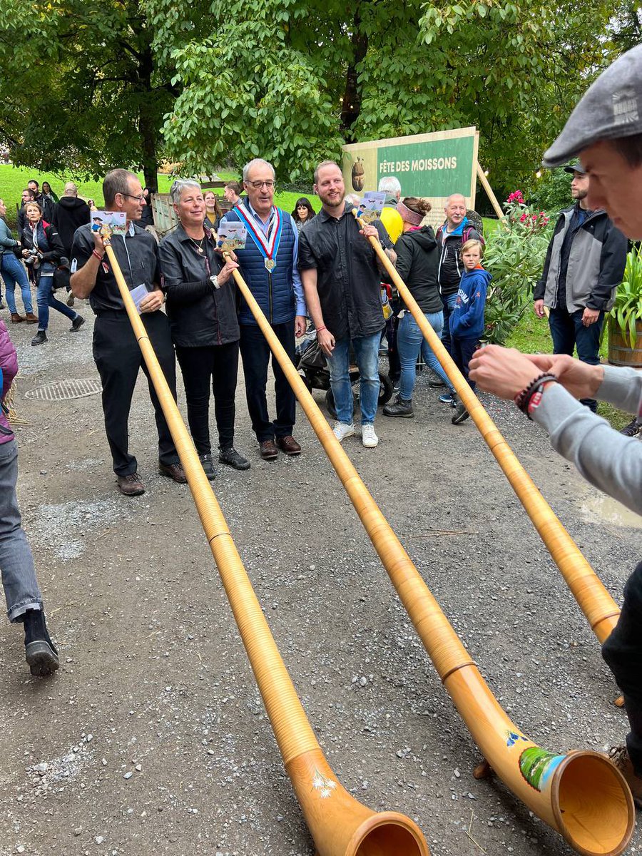 ParmelinG's tweet photo. Das Fest der Feste im #Ballenberg: Traditionen und Erlebnisse über alle Generationen fördern den Zusammenhalt unseres Landes. Vielen Dank für die bereichenden Begegnungen! https://t.co/ckLnVKhsqd