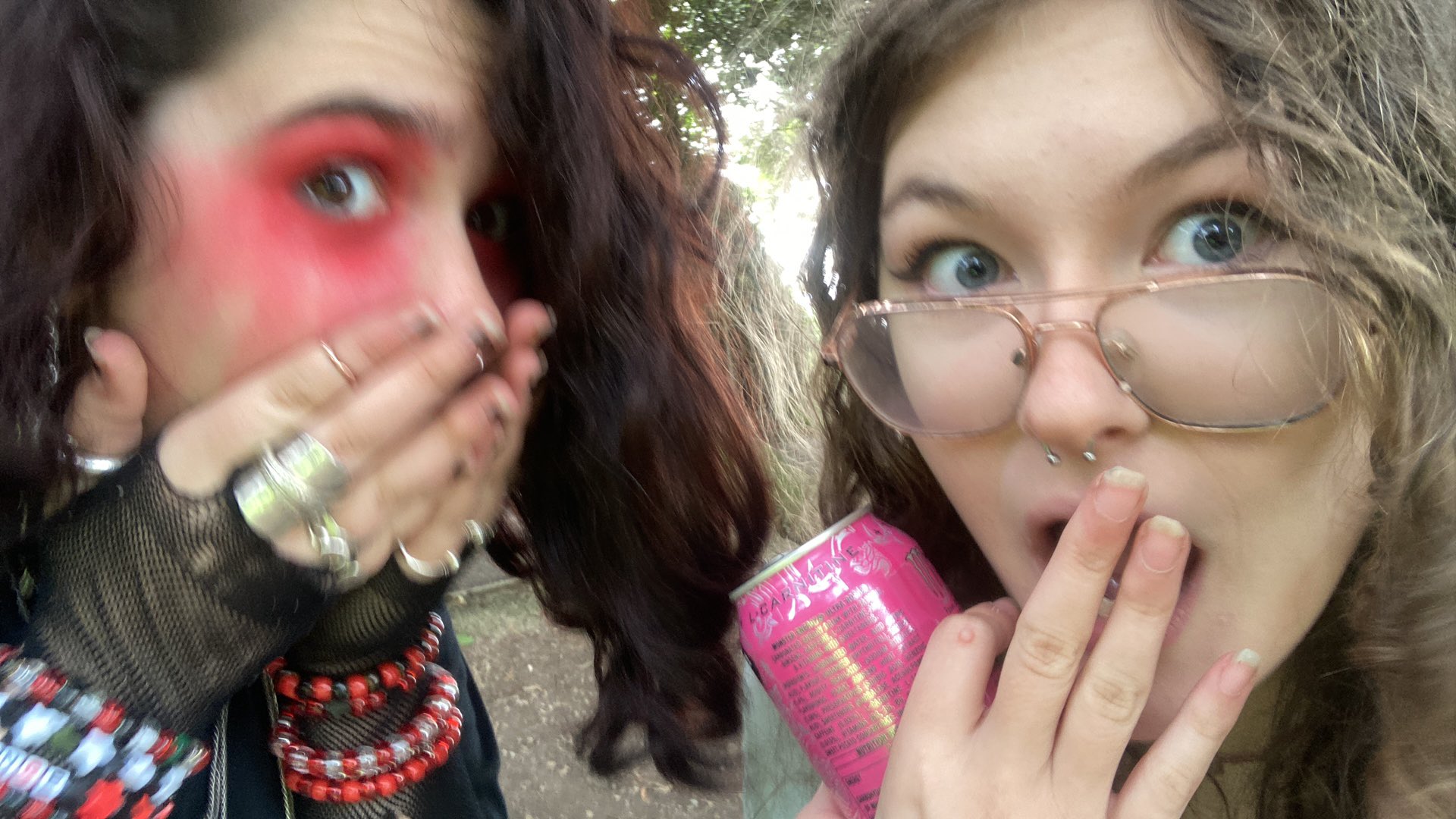 Lottie (fblazerscissors) / Twitter