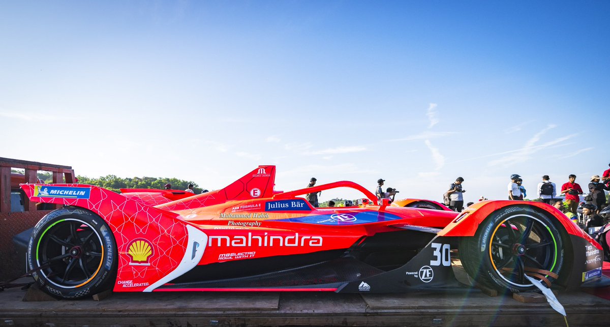 Z9Habib's tweet photo. The Mahindra M8Electro #FormulaERacingCar that was unveiled today at #DurgamCheruvu Cable Bridge at the #HyderabadCyclingRevolution 2.0. #Hyderabad will be among the 12 cities of the globe and the only Indian city specially chosen to host the #FormulaEPrix in 2023
#MohammedHabib https://t.co/SwqO0XEVIm