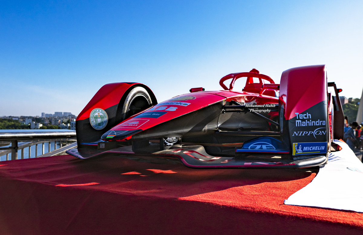 Z9Habib's tweet photo. The Mahindra M8Electro #FormulaERacingCar that was unveiled today at #DurgamCheruvu Cable Bridge at the #HyderabadCyclingRevolution 2.0. #Hyderabad will be among the 12 cities of the globe and the only Indian city specially chosen to host the #FormulaEPrix in 2023
#MohammedHabib https://t.co/SwqO0XEVIm