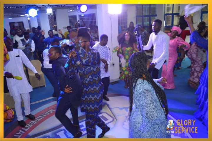 EhiNicholas's tweet photo. What a Service!
We flow in the river of life..
I have given myself to you Lord!

#GloryService

THE HOLY GHOST WAS HERE!
#WeWorship #WePraise 

Abnormality is HERE!

2/3 https://t.co/fDWpMmP3aV