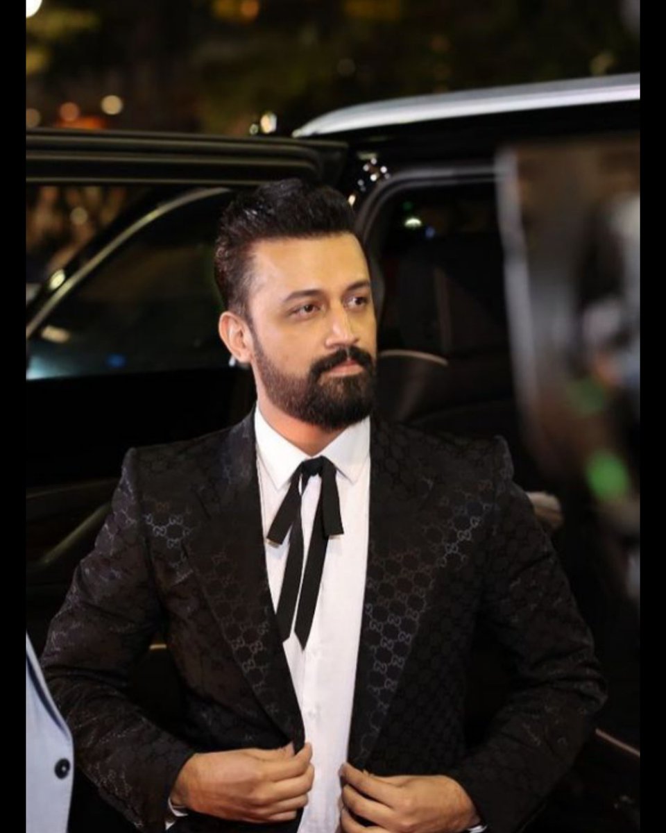 Asho_ayash's tweet photo. The Most Handsome & Equally Talented Rockstar ⭐
The Legend Atif Aslam ❤
AT Hum Award 2022
#AtifAslam #Aadeez
#Rockstar #HandsomeSinger #HumAwards2022 #8thHUMAwards https://t.co/71awdZzOZg