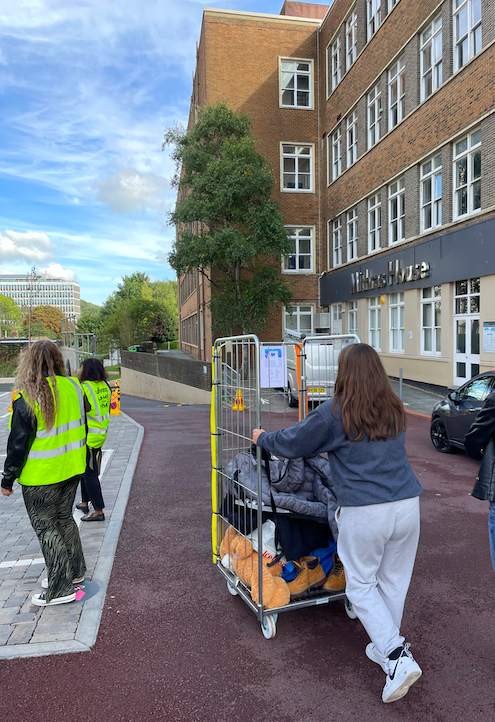 uniofbrighton's tweet photo. What a brilliant move in week, welcoming over 3000 students from across the globe into our halls community!💙

A special thanks to our amazing students and staff for your outstanding efforts 😊 #belongatbrighton https://t.co/ZWQzfkCLED