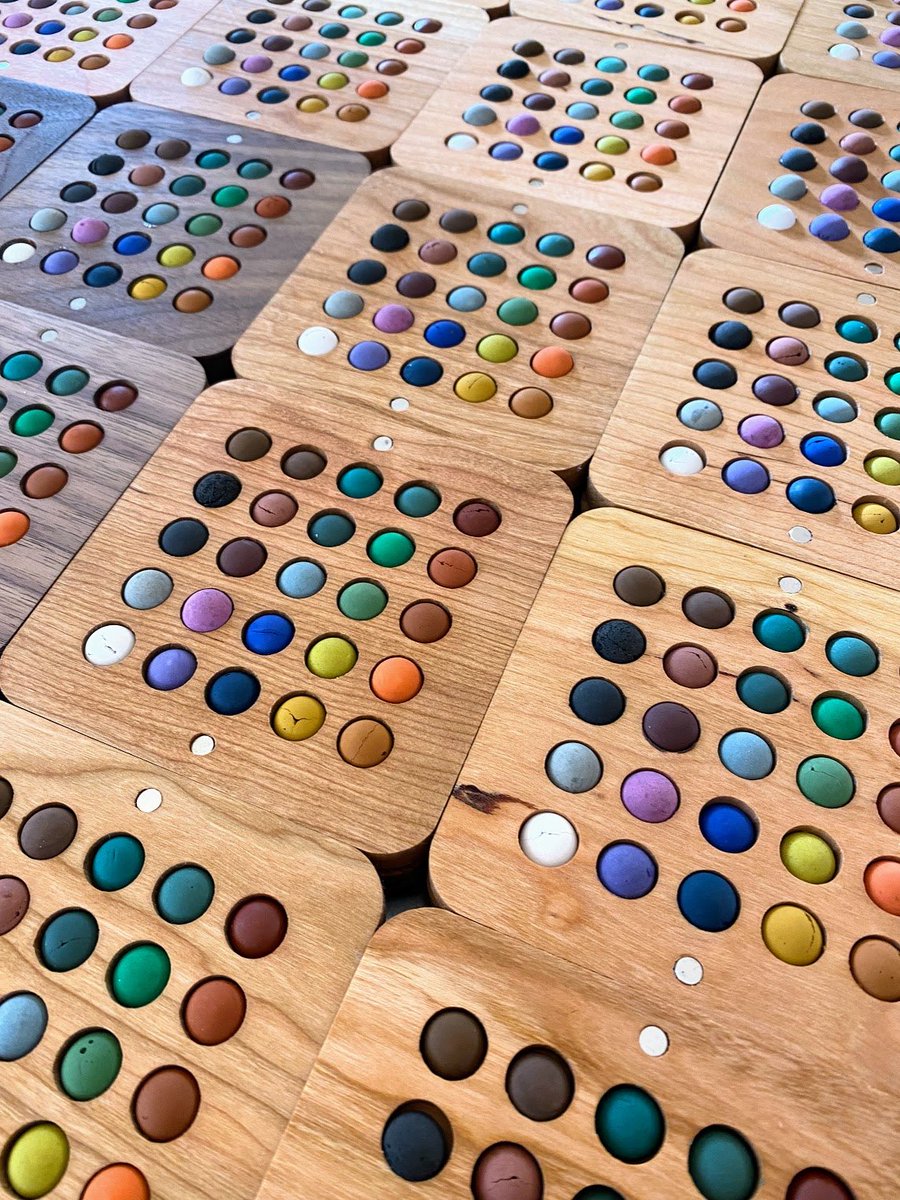 theartofsoil's tweet photo. Iβll never tire of snapping photos of 25 mini ecopod palettes - freshly filled, ready to be boxed up, and sent to new hands.
Both cherry and walnut palettes are back in the shop - link in bio.
#rainbowbelow #paintwithsoil #ecopods #thankssoil #watercolorpaint https://t.co/12WZnQXUeI