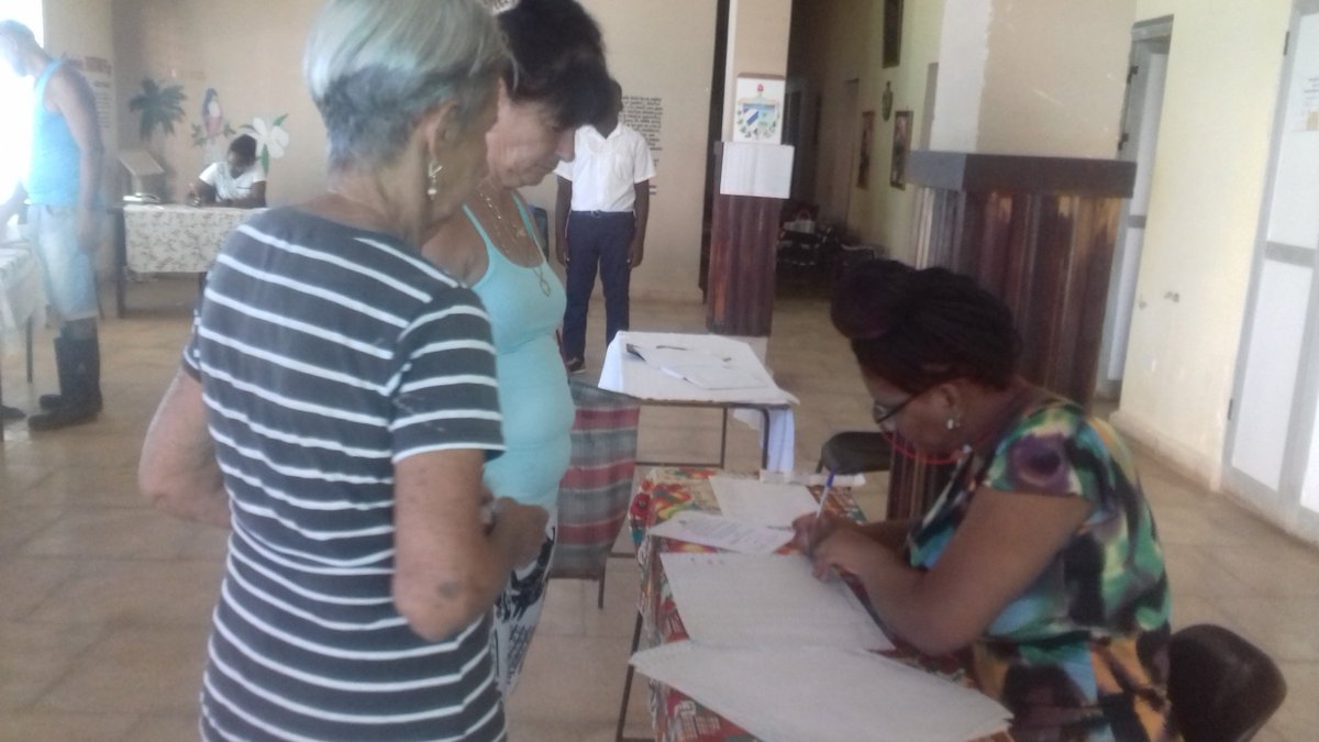 AyardeMileidis's tweet photo. En el colegio #1 en el Consejo Popular de Horacio Rodriguez listos para la tarea tu voto cuenta #CodigoSi #YoVotoSi #jovellanosEnvictoria https://t.co/4vlzDB9myP
