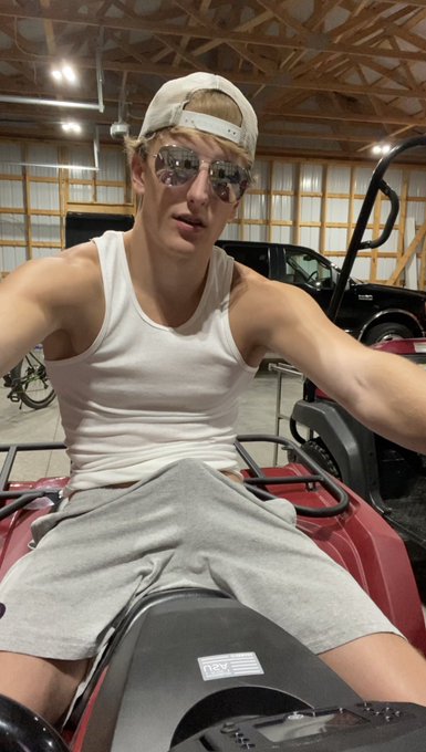 POV: I ask you to sit on my lap https://t.co/rgwQbTByjW