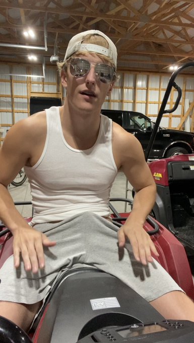 POV: I ask you to sit on my lap https://t.co/rgwQbTByjW