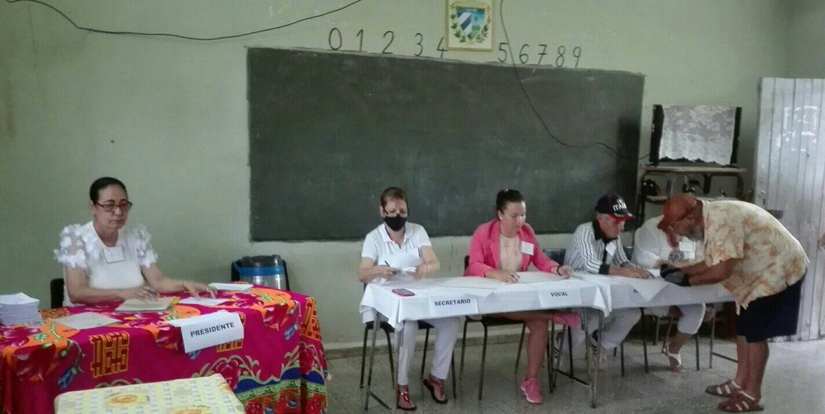 RadioBanes's tweet photo. Transcurre normalmente jornada del referéndum del Código de las Familias en el municipio de #Banes
#Holguín #Cuba #CodigoDeLasFamilias
#TuVotoCuenta #RadioCDB @radioangulo @radio_cubana @ErnestoSV8 @JulioCERcuba https://t.co/Xv8fF3cTBL