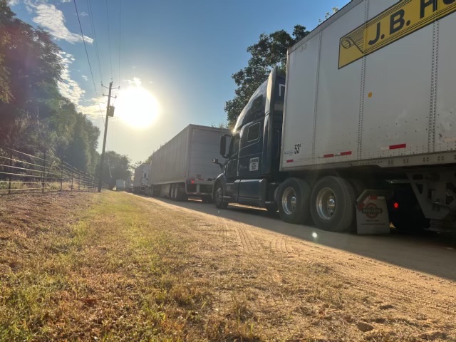 femaregion4's tweet image. We are prepositioning supplies such as cots, blankets, generators and ready to eat meals in preparation for Tropical Storm #Ian. 

You should prepare too. Visit ready.gov for tips on what you can do now to prepare for the storm.