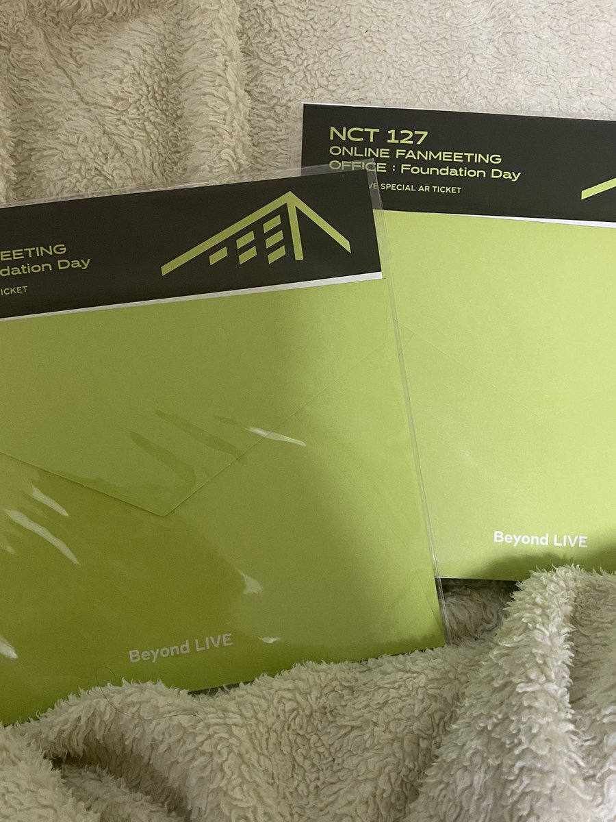 photocard_ca's tweet photo. wts want to sell 
NCT 127 photocard pc 
Online fanmeeting office foundation day special AR ticket set 
Taeyong TY

Each $20(USD)
If you purchase two $35 for both

Paypal ✅
Worldwide shipping ✅ (+$5) https://t.co/twTPpljSm4
