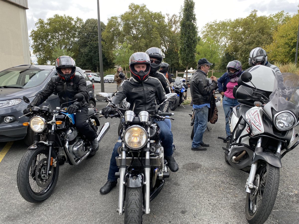 JeanJAYAT's tweet photo. Bravo et merci aux 63 équipages du Brive Moto Sport Organisation (BMSO) et de la Fédération Française des Motards en Colère (FFMC) pour leur sortie aux confins de la Corrèze et de la Dordogne au profit de La Ligue contre le cancer. #OctobreRose avant l’heure? https://t.co/yMkXVKEdLW
