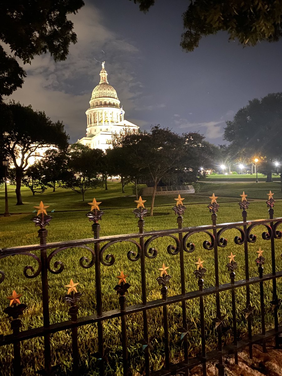 gdchoate's tweet photo. The Lege is not in Session! https://t.co/V48hvE1S6w