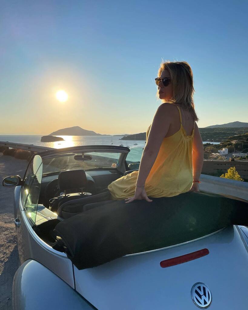 TrailwindsHusky's tweet photo. Sunset trip to the temple of Poseidon🌅🌊🌼 There were a few other sunset lovers though😅🌅 Turns out that the last weekend of september is a European cultural heritage day and a free entrance to all the archaeological sites. If you DON’T enjoy crowds perhaps this is not a be… https://t.co/Zfs2K4MI96
