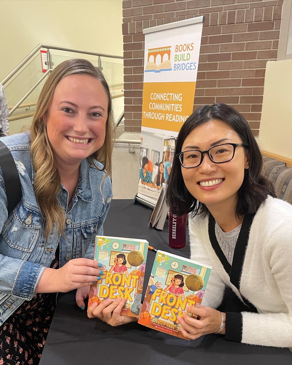 MrsDavisPTE5th's tweet photo. Met my all time favorite middle grades author yesterday! @kellyyanghk https://t.co/t8UkamXh4G