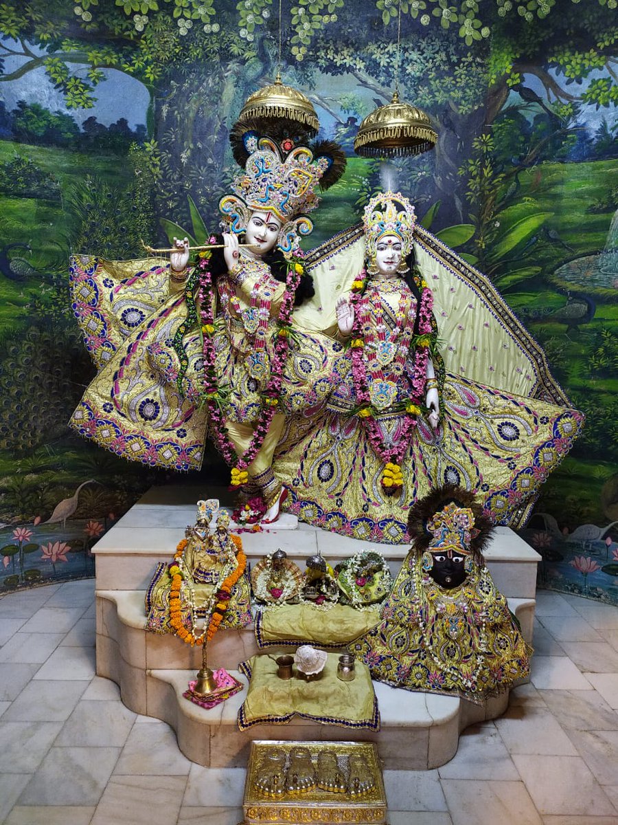 NSK_Garg's tweet photo. आज के शृंगार दर्शन,, ठाकुर श्री युगल सरकार , विराजमान श्रीकृष्ण-जन्मभूमि, मथुरा,रविवार , आश्विन कृष्ण सर्वपितृ अमावस्या,
विक्रम  सम्वत-२०७९ (२५-०९-२०२२)
#जय_श्री_राधे_कृष्ण https://t.co/IeKCN7pEFh